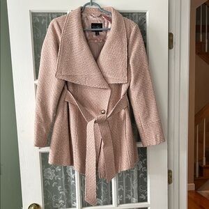 Jessica Simpson, pink and cream coat